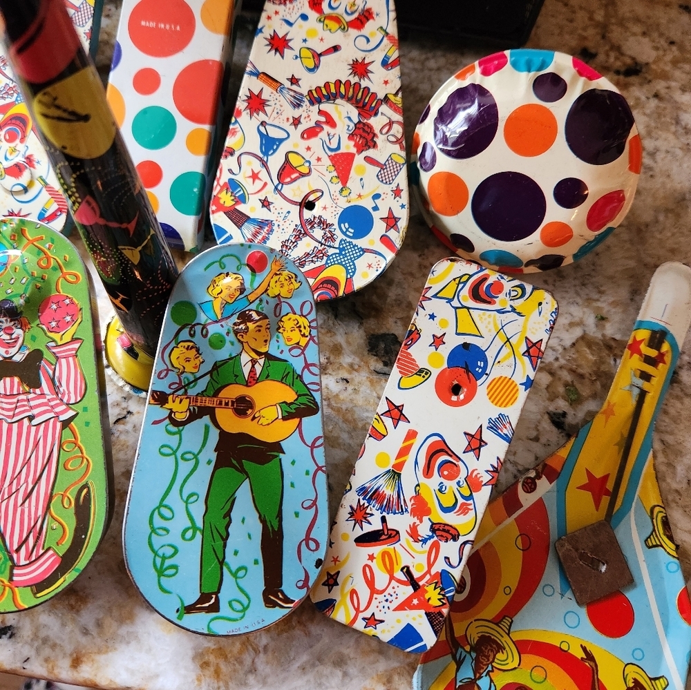 Set Of 12 Colorful Vintage Party Noise Maker Tin Spinner - Picture 2 of 13